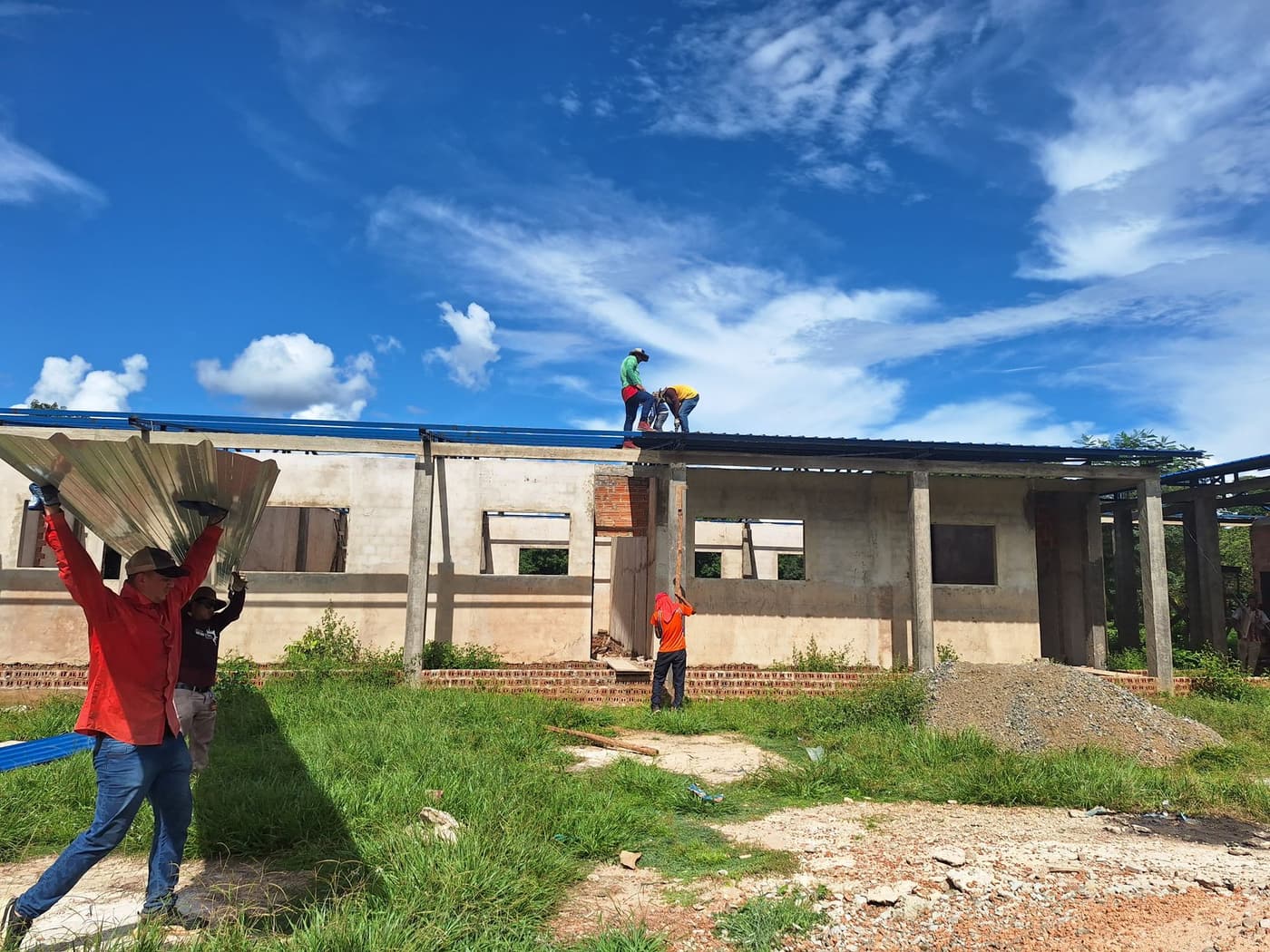 Bac acier toiture isolée : prix, pose et choix