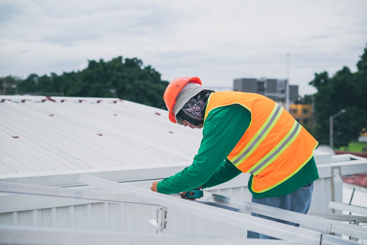 Prix pose Velux 78x98 : tarifs et coût des travaux